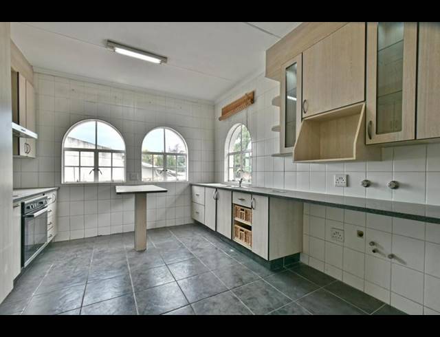 5 BEDROOM HOUSE FOR SALE IN OAKDENE